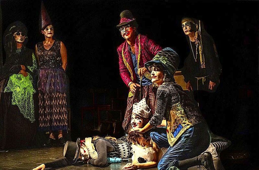 Shakespeares „Romeo und Julia“, inszeniert mit Clownsfiguren. Foto: Uka Meissner-Deruiz