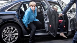 Steht die Koalition vor dem Aus? Der Streit zwischen Horst Seehofer (CSU) und Angela Merkel eskaliert immer weiter. Foto: dpa