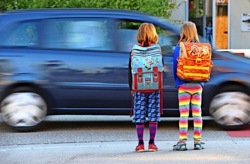 Nachbarn kritisierten auch das Fahrverhalten von Eltern, die ihre Kinder an die Schule bringen oder abholen, als rücksichtslos. Foto: dpa
