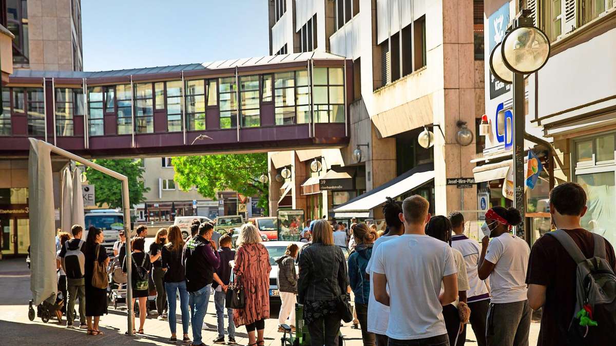 Wartemarken in Stuttgart knapp: OB Nopper löst Bürgerbüro-Versprechen bislang nicht ein