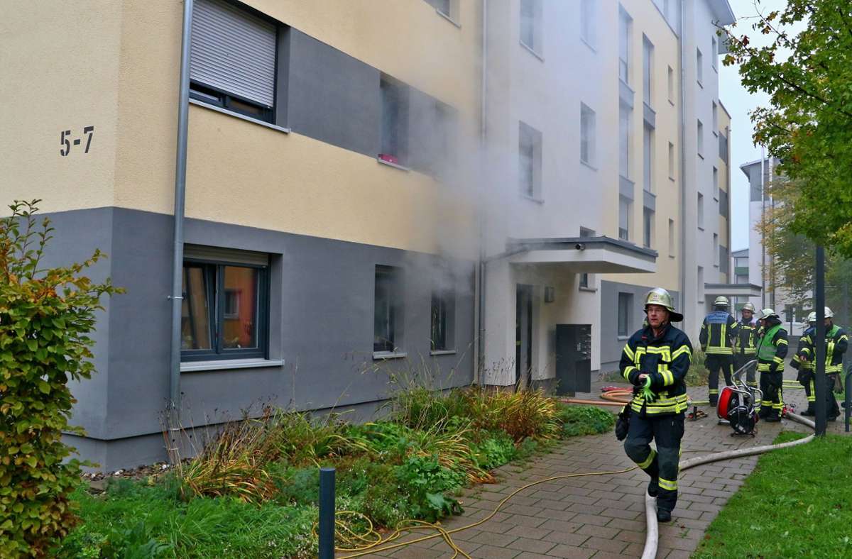 Die Feuerwehr rückte am Samstag zu einem  Wohnungsbrand in Stuttgart-Giebel  aus. Foto: KS-Images.de/Karsten Schmalz