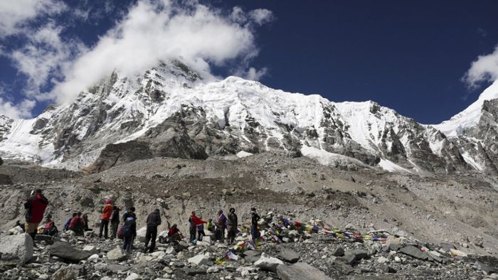 Frühlingswetter legt Leichen am Mount Everest frei