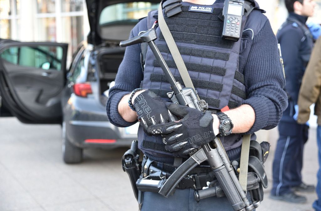 Polizisten dürfen ihre Waffen nur in Extremsituationen einsetzen.