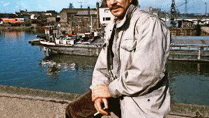 Dreharbeiten 1981: Kriminalhauptkommissar Horst Schimanski alias Götz George in seinem Revier Duisburg-Ruhrort. Foto: dpa
