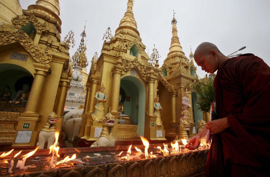 Eigentlich sind buddhistischen Mönche für ihre Enthaltsamkeit bekannt. Am Sonntag haben Beamte in Myanmar einen Mönch mit mehr als vier Millionen Crystal-Meth-Pillen erwischt.(Symbolbild) Foto: epa