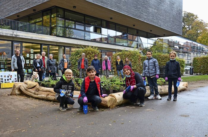 Projekt in Stuttgart-Münster: An die Schaufeln, fertig, los! Kinder bauen Staudenbeet