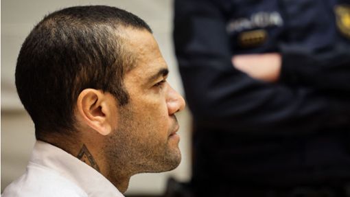 Dani Alves sitzt seit über einem Jahr in Untersuchungshaft. Er hatte die Vorwürfe vor Gericht bestritten. Foto: AFP/JORDI BORRAS