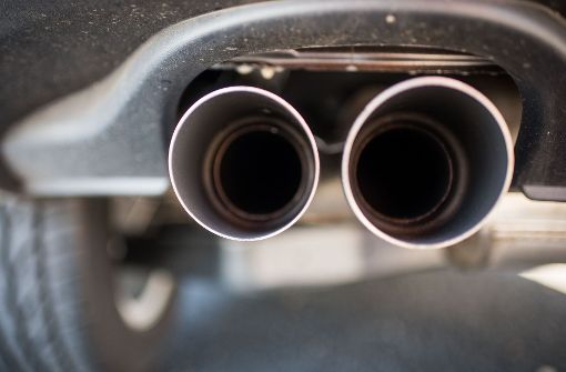 Bei den Anschuldigungen geht es um die Stickoxid-Emissionen von Fahrzeugen mit BlueTec-Dieselmotoren. Foto: dpa