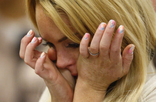 Böses Erwachen für Lindsay Lohan: Richterin Marsha Reve verdonnerte das It-Girl am 6. Juli zu 30 Tagen Haft. Nach zwei Wochen hinter Gittern ist das It-Girl nun wieder auf freiem Fuß und muss nun in einer Entzugsklinik einchecken. Foto: AP