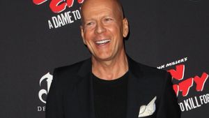 Bruce Willis strahlt bei Familienausflug