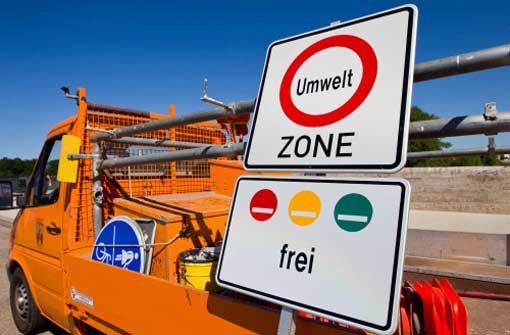 Von Anfang Dezember an dürfen auch in Leonberg, Ditzingen und Umgebung nur noch Fahrzeuge mit grüner Umweltplakette unterwegs sein. Foto: dpa