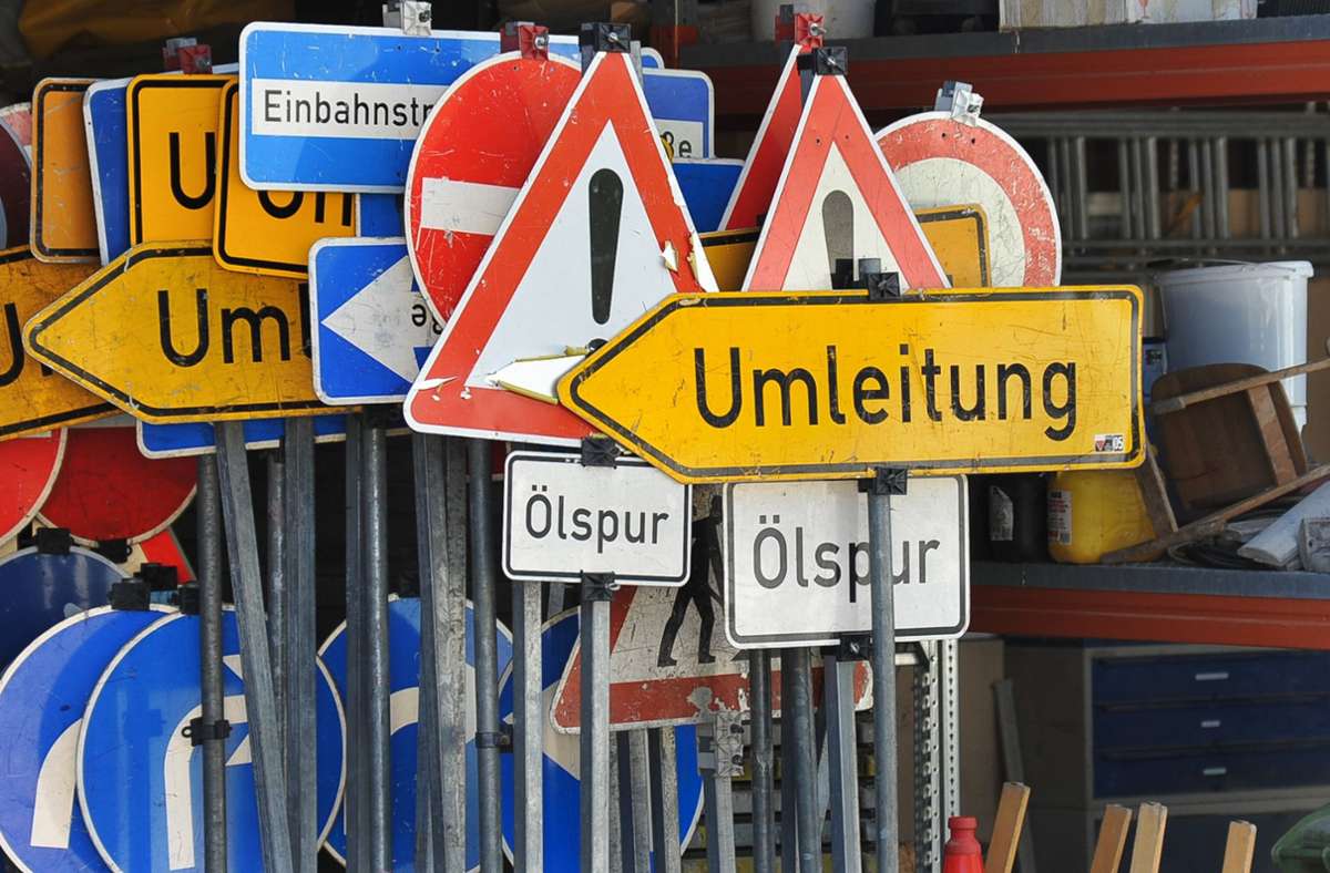 Eine Umleitung für die Baustelle in der Böblinger Straße in Sindelfingen ist eingerichtet Foto: Kreiszeitung Böblinger Bote/Thomas Bischof