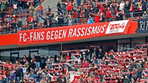 Ein klares Statement aus den Bundesliga-Stadien: Was derweil auf Bezirksebene gegen schwer Belehbare hilft? Foto: Mika