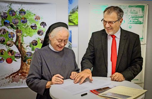 Schwester Margret und  Heinz Wolf bei der Gründung der Stiftung Foto: Lg/Zweygarth