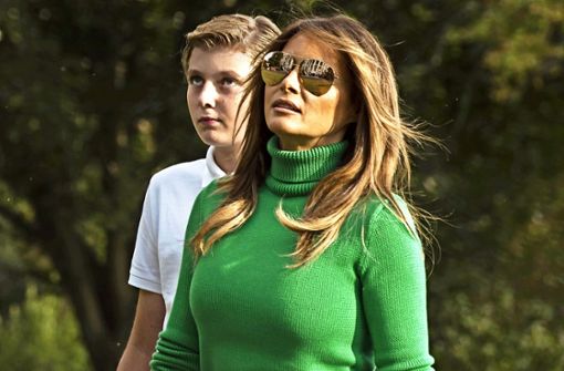 Skandalgeplagte Ehe: die  First Lady Melania Trump mit Sohn Barron Foto: AFP