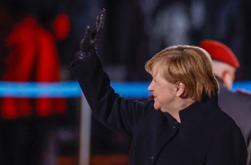 Angela Merkel bei ihrem Zapfenstreich: Viele Nutzer auf Twitter waren gerührt. Foto: AFP/ODD ANDERSEN