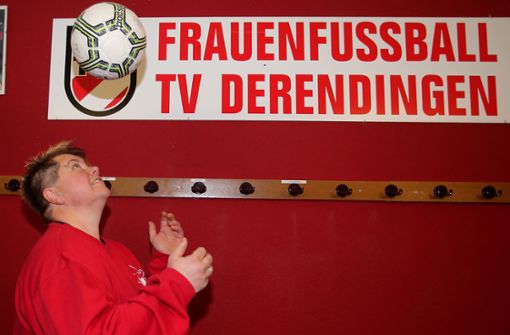 Melanie Bölzle braucht nicht nur im Fußball Köpfchen, sondern auch bei ihrer Arbeit als Abteilungsleiterin des TVD. Foto: Baumann