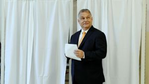 Viktor Orban, der Ministerpräsident von Ungarn, gibt seine Stimme ab. Foto: dpa