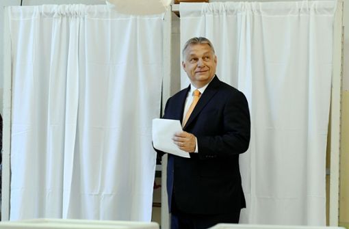 Viktor Orban, der Ministerpräsident von Ungarn, gibt seine Stimme ab. Foto: dpa