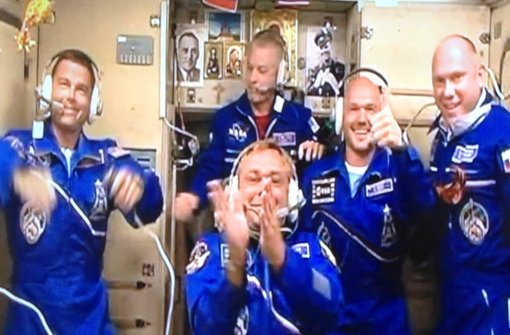 Gut im All angekommen: Alexander Gerst (zweiter von rechts) bleibt sechs Monate auf der ISS. Foto: NASA