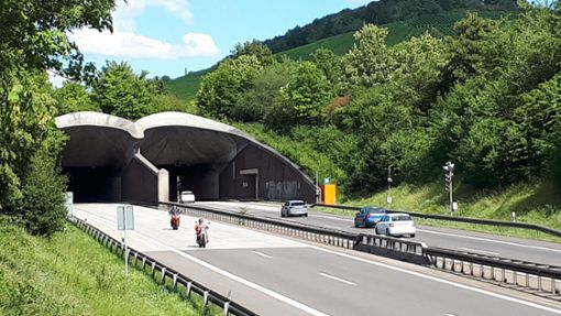 Die Fahrbahndecke im Kappelbergtunnel muss saniert werden. Foto: Dirk Herrmann