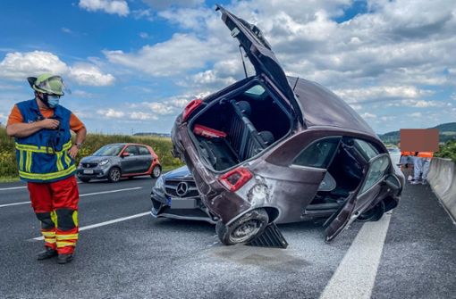 DIe Autos sind bei dem Unfall schwer beschädigt worden. Foto: SDMG/ Dettenmeyer