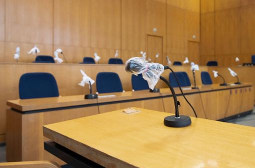 Leere Gerichtssäle könnten in Zukunft Normalität werden, wenn mehr Richterinnen und Richter auf Videoverhandlungen umstellen. Foto: imago images/Jan Huebner/Jan Huebner via www.imago-images.de