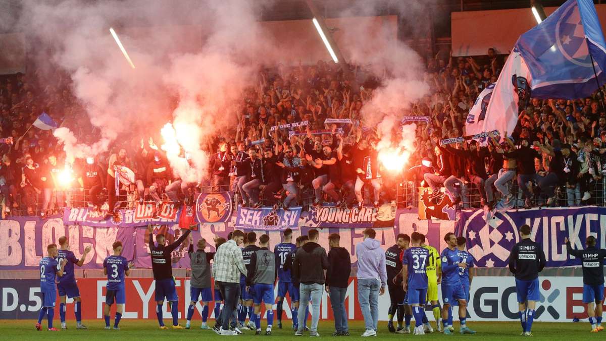 Twitter-Reaktionen zu Stuttgarter Kickers: „Das Stadion brennt“ – Fans feiern Pokal-Kracher