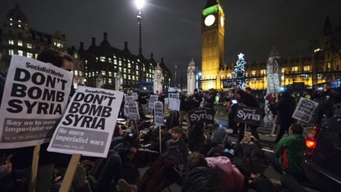 Britisches Parlament beschließt Luftangriffe gegen IS