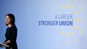 Deutschlands Außenministerin Annalena Baerbock fordert eine größere und stärkere Union. Ohne eine Reform der EU wird das aber nicht gelingen. Foto: AFP/John MacDougall
