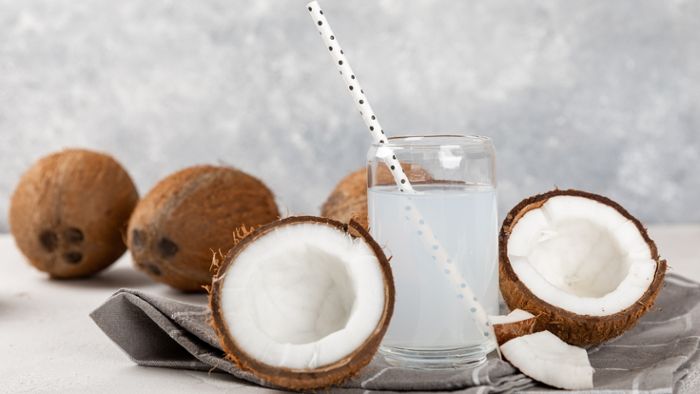 So öffnen Sie eine Kokosnuss – 3 Möglichkeiten