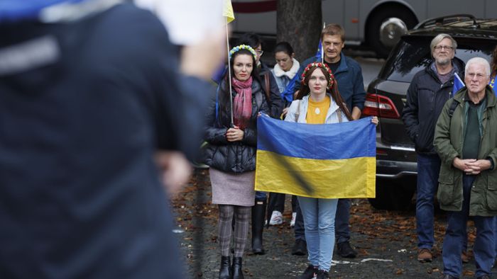Pulse of Europe Stuttgart: Russische Flüchtende machen geflohenen Ukrainerinnen Angst