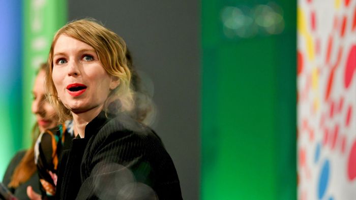 US-Whistleblowerin Chelsea Manning in Berlin gefeiert