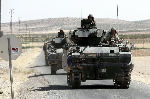 Türkische Panzer rollen durch den Norden Syriens. Foto:  