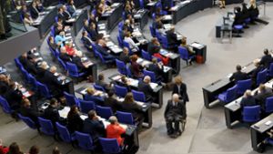 Bundestag in Berlin startet mit Streit