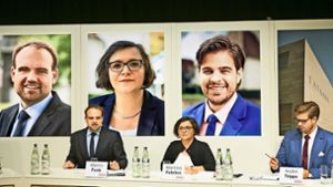 Unterhaltsam war die  Vorstellung der Kandidaten zur  Altbacher Bürgermeisterwahl. Beworben haben sich Martin Funk, Martina Fehrlen und André Trippe (von links). Foto: Horst Rudel