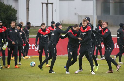 Gute Laune beim Training des VfB Stuttgart Foto: Pressefoto Baumann/Alexander Keppler
