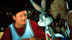 Taktikbesprechung bei Bill Murray, Bugs Bunny und  Michael Jordan (von links). Foto: imago/Everett Collection