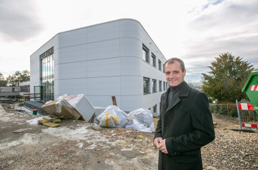 Plochingens Bürgermeister Frank Buß wünscht sich mehr Geld vom Land für die Generalsanierung des Gymnasiums. Foto: Roberto Bugrin