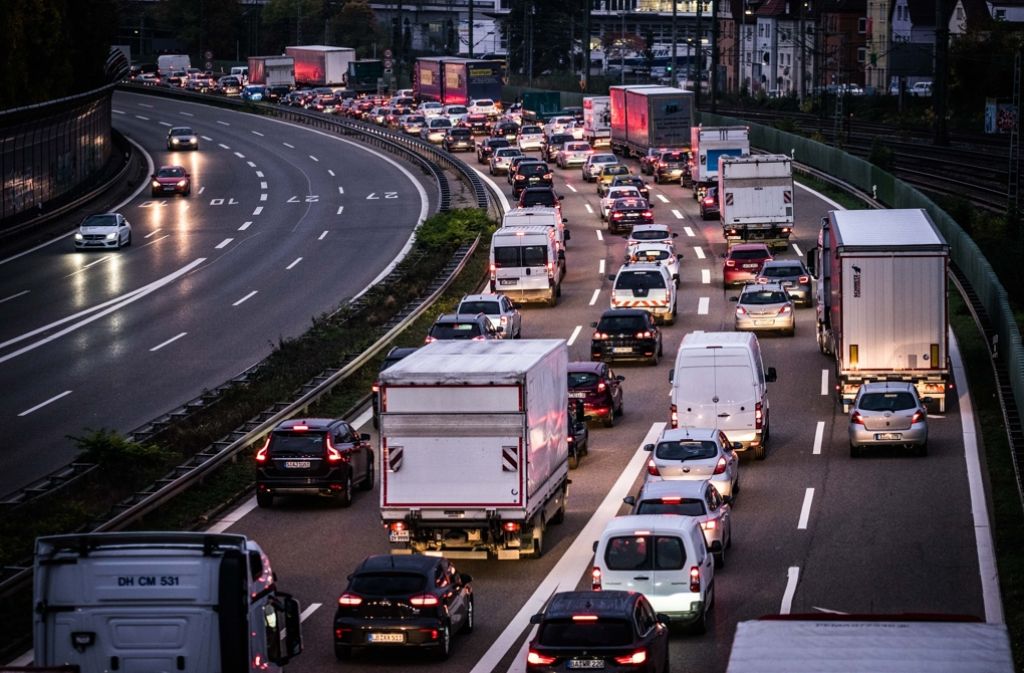Der Feinstaubalarm in Stuttgart hat das Verkehrsaufkommen im morgendlichen Berufsverkehr offenbar nicht merklich verringert.