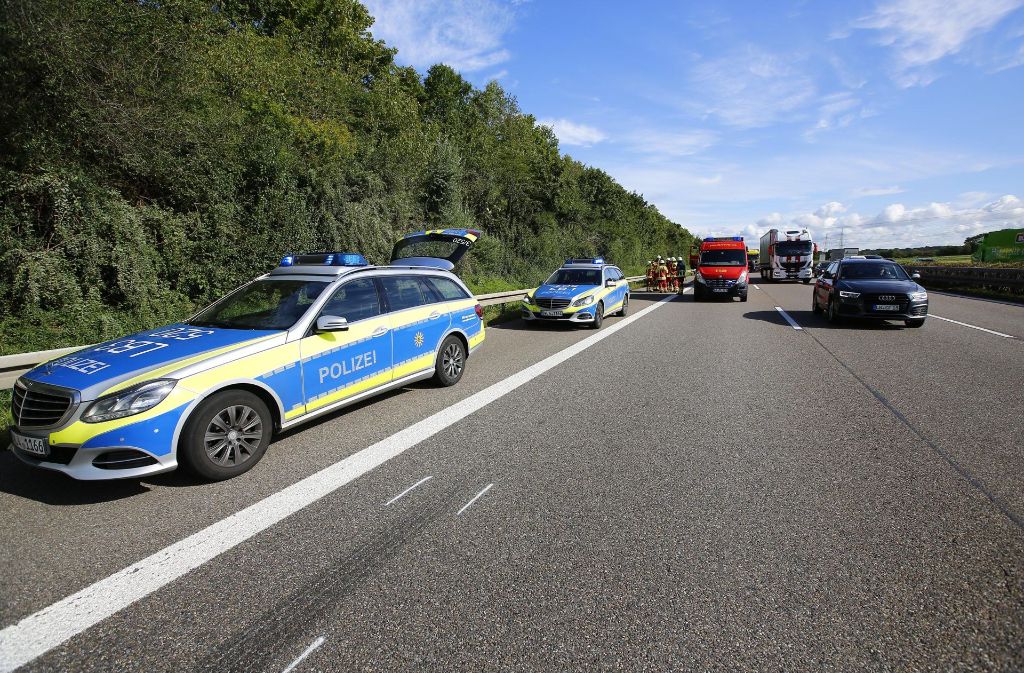 Ein tödlicher Unfall hat sich gegen 10.15 Uhr auf der Autobahn 81 zwischen Pleidelsheim und Ludwigsburg-Nord in Fahrtrichtung Stuttgart ereignet.