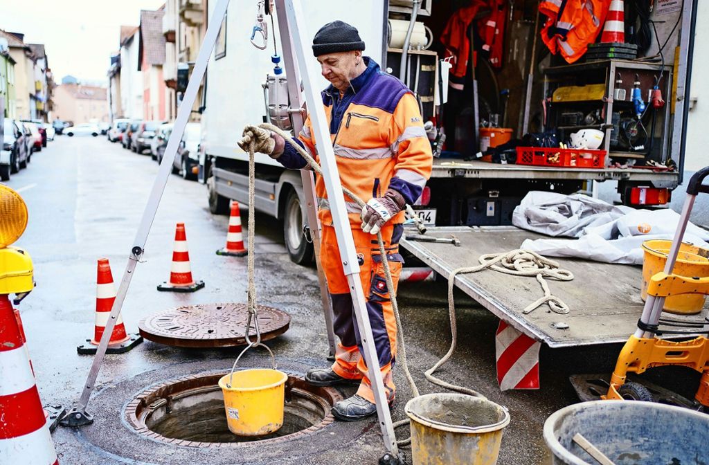 Eine Kanalsanierung in Murr wird noch angegangen, ansonsten bleiben die Mitarbeiter des Verbandsbauamts erst mal am Schreibtisch. Foto: dpa/Uwe Anspach