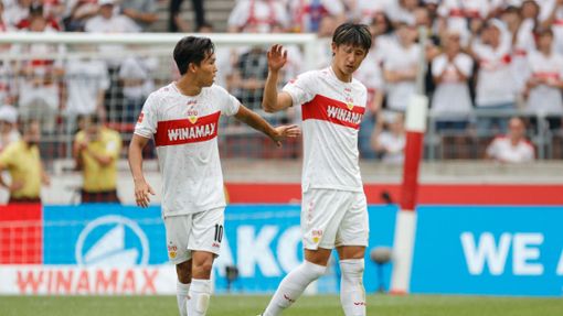 Der Ex-Freiburger Woo-yeong Jeong (li.) und Hiroki Ito empfangen mit dem VfB am Samstag den SCF. Foto: Pressefoto Baumann/Volker Müller