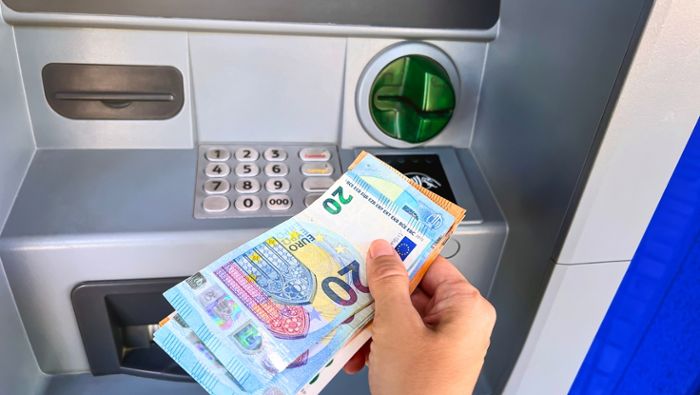 Wie viel Bargeld kann man am Automaten einzahlen?