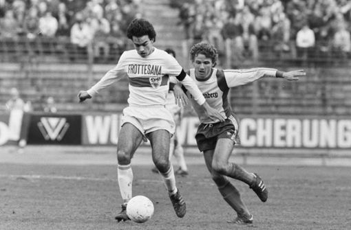 Auch Hansi Müller, hier 1977 in der zweiten Liga im Einsatz, steht am Sonntag auf dem Platz. Foto: Pressefoto Baumann