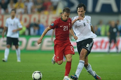 Das Spiel gegen Portugal endetet für Deutschland 1:0. Im Bild: Mats Hummels und Joao Pereira. Foto: dpa