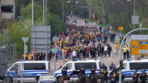Der Einsatz rund um das Spiel des VfB Stuttgart gegen die SG Dynamo Dresden verlief laut Polizei ohne größere Vorkommnisse. Foto: Andreas Rosar Fotoagentur-Stuttg