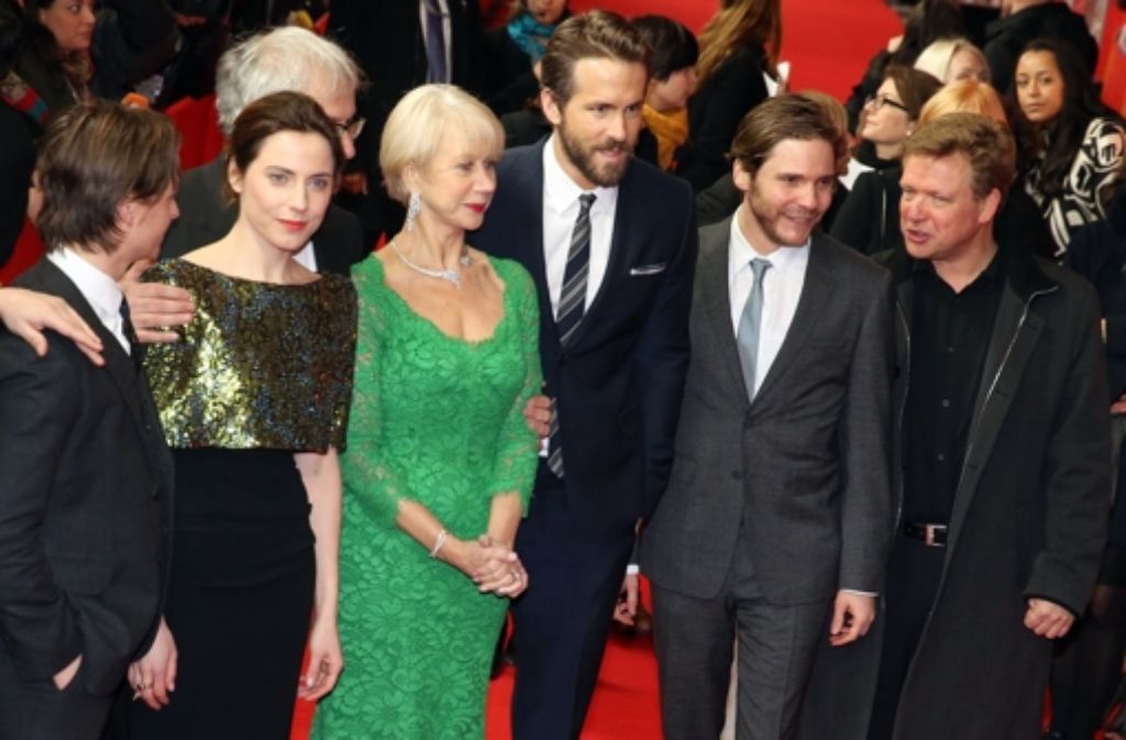 Großes Staraufgebot bei der Berlinale: Helen Mirren in Grün umrahmt von Männern wie Ryan Reynolds und Daniel Brühl.