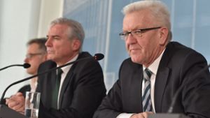 Ministerpräsident Winfried Kretschmann (r.) und Innenminister Thomas Strobl widmen sich dem Thema Terrorismusbekämpfung. Foto: dpa