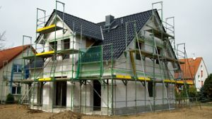 Eine Bearbeitungsgebühr ist auch bei Immobilienkrediten rechtlich umstritten. Foto: dpa